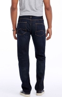 Мужские джинсы от Armani Exchange.